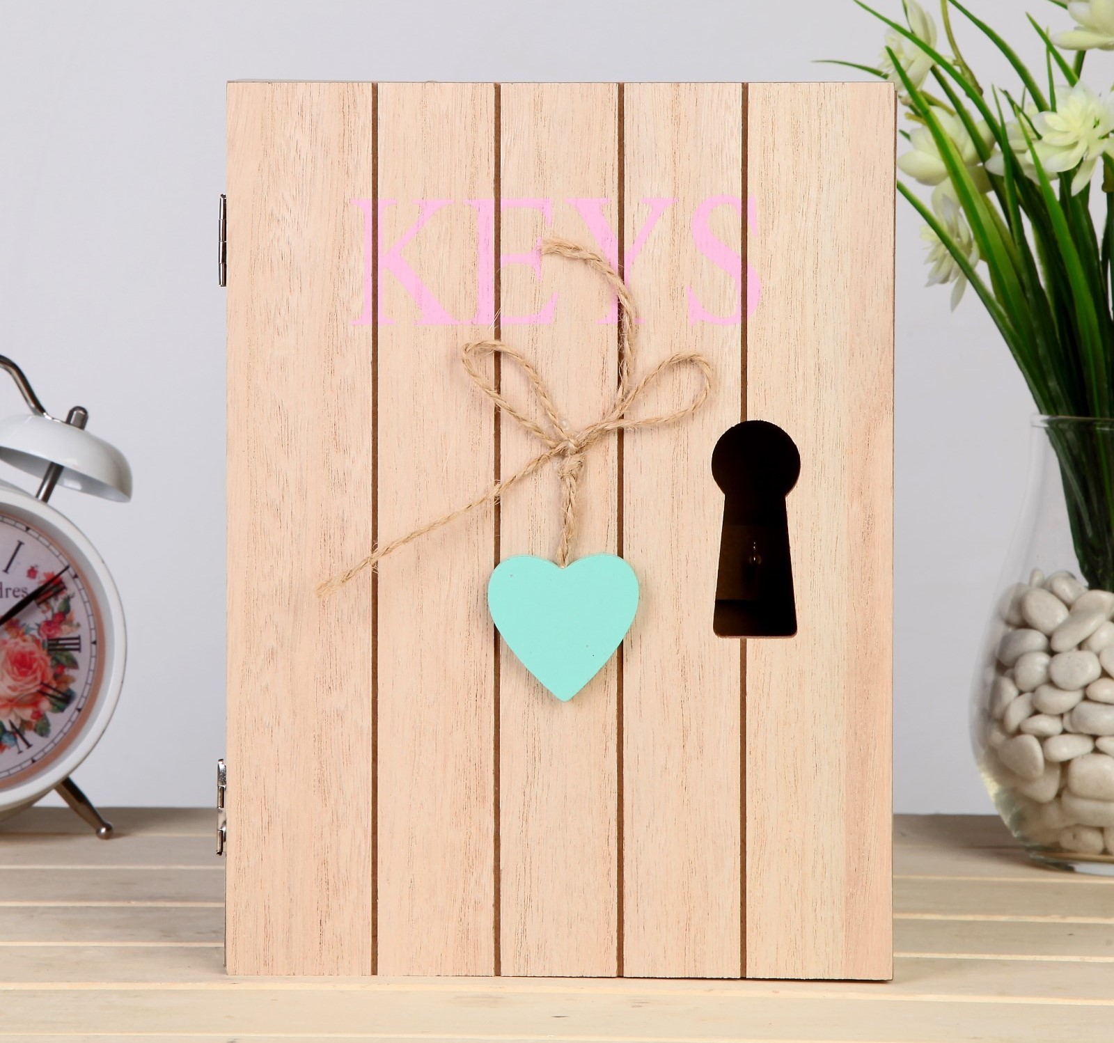 2258820 Ключница дерево двойная Ключи от сердца 24х18х5 см