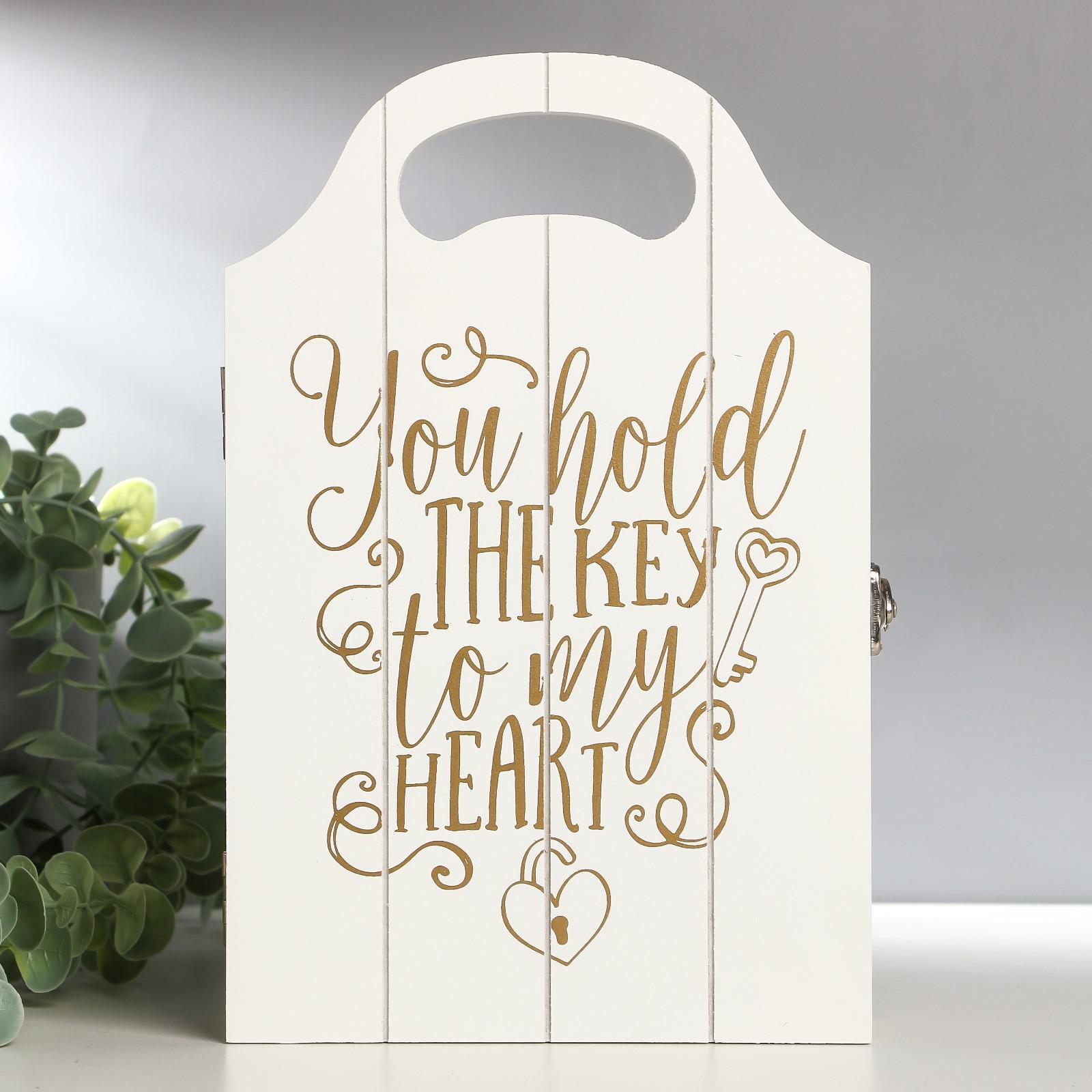 3505297 Ключница дерево 4 крючка Сердечко-замочек белая с золотом 25х16х5 см