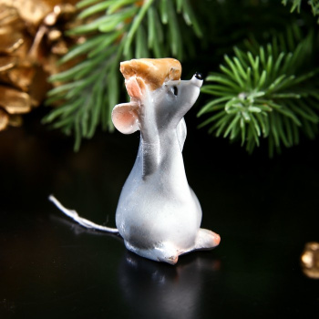 Сувенир полистоун миниатюра "Мышонок с зёрнышком"   