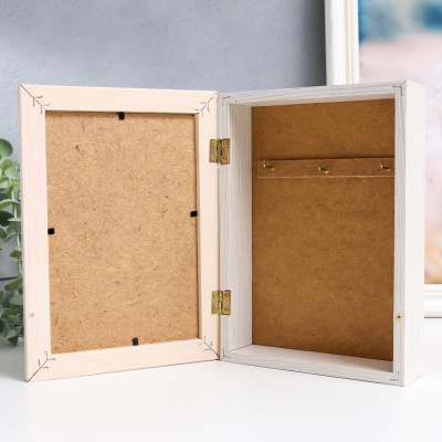 4920861 Ключница Вензеля белый 15х21 см.1